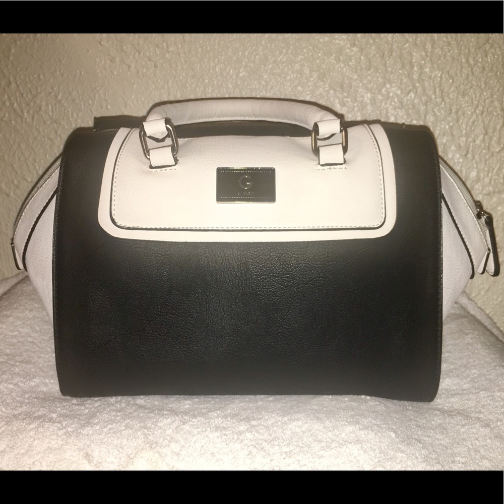 Guess black white color block purse